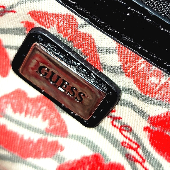 GUESS - Picture 4 of 9